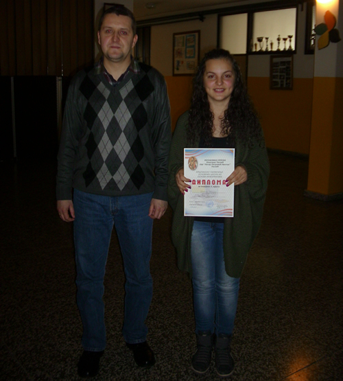 Pobjednici: Ivona Miljić i nastavnik - mentor Dejan Pozderović