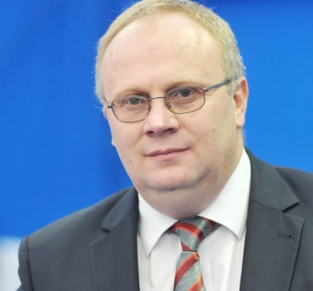 Dr Dragan Bogdanić - Zaradu poklonio studentima