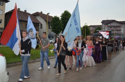 Maturantski defile ulicama Teslića