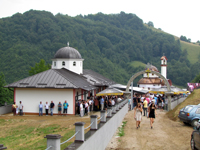 Vladika Vasilije osveštao crkvu u Mladikovinama