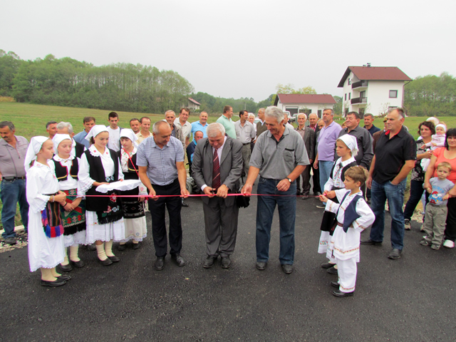 U Donjem Buletiću asfaltirano 1.3 kilometra puta