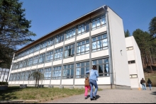 Roditelji ne puštaju djecu samu u školu zbog straha od silovatelja