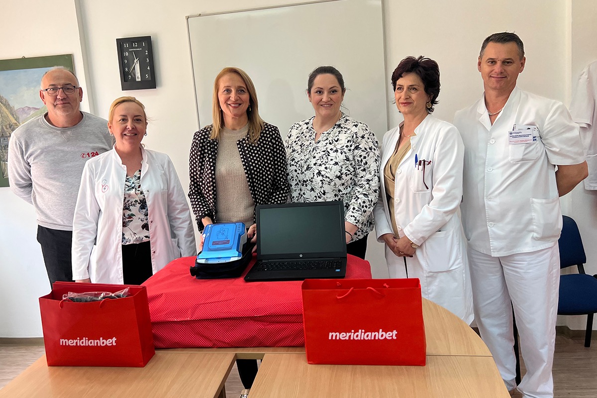 MERIDIAN: Hitnoj pomoći doniran trenažni AED uređaj